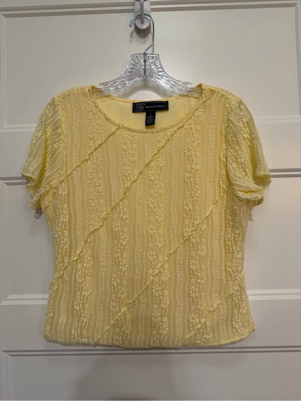 Rich & Famous Women’s Yellow Textured Ruffle Top Size Large